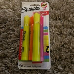 NWT 4‎ pack Sharpie